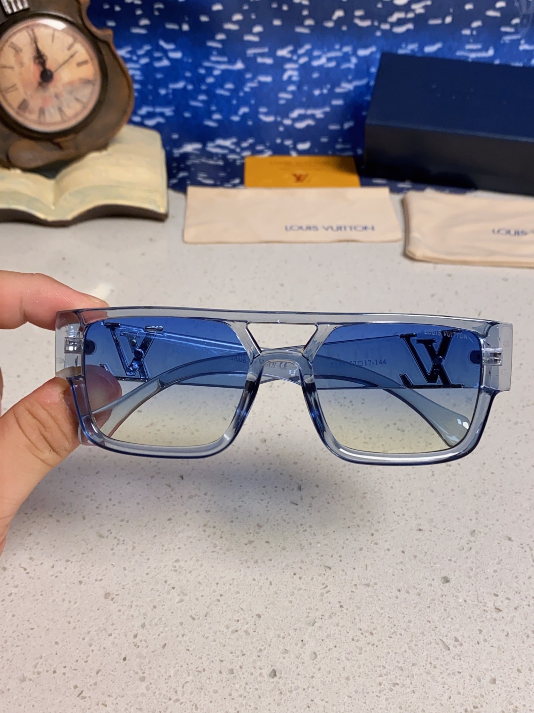 LouisVuitton路易威登 2025款欧美高端女士 方框显瘦休闲太阳眼欧洲站网红旅游防晒墨镜