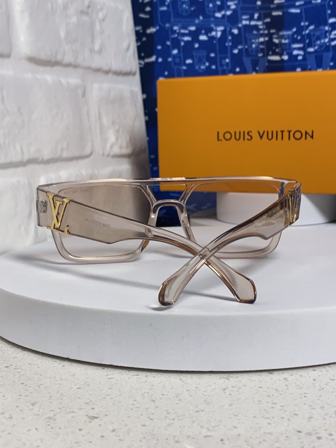 LouisVuitton路易威登 2025款欧美高端女士 方框显瘦休闲太阳眼欧洲站网红旅游防晒墨镜