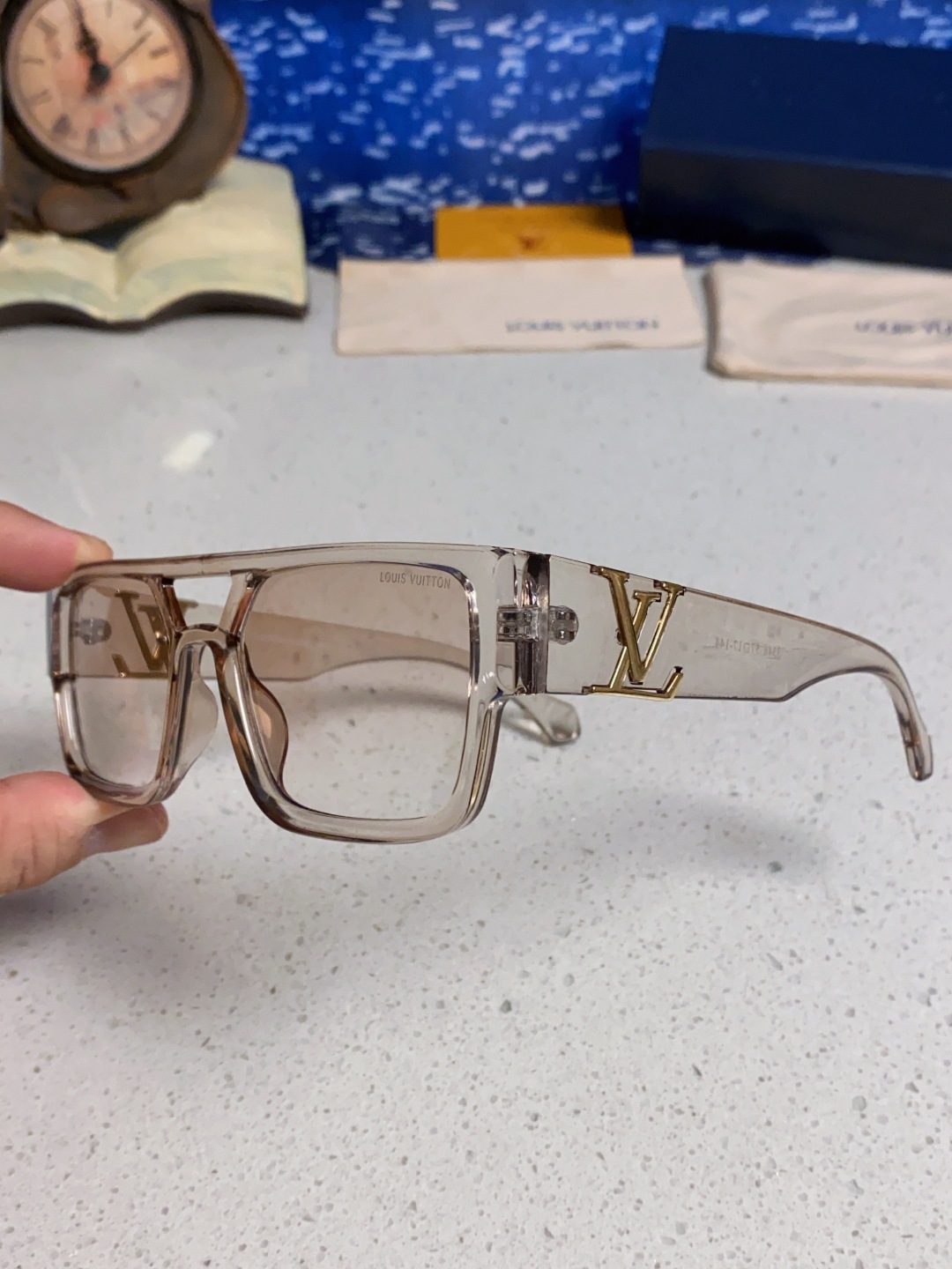 LouisVuitton路易威登 2025款欧美高端女士 方框显瘦休闲太阳眼欧洲站网红旅游防晒墨镜