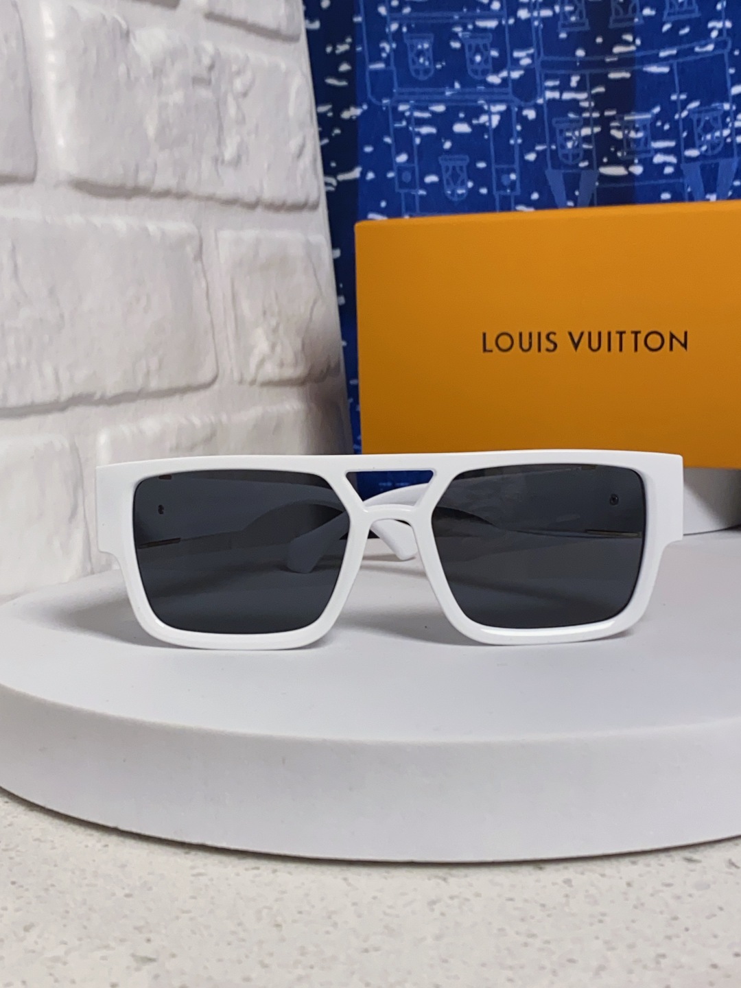 LouisVuitton路易威登 2025款欧美高端女士 方框显瘦休闲太阳眼欧洲站网红旅游防晒墨镜