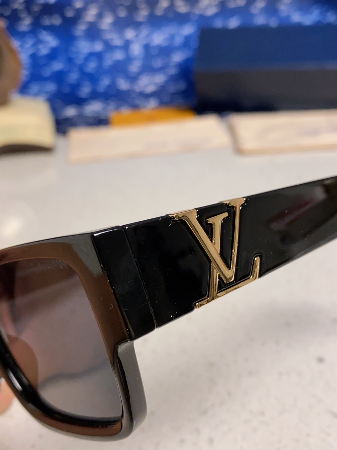 LouisVuitton路易威登 2025款欧美高端女士 方框显瘦休闲太阳眼欧洲站网红旅游防晒墨镜