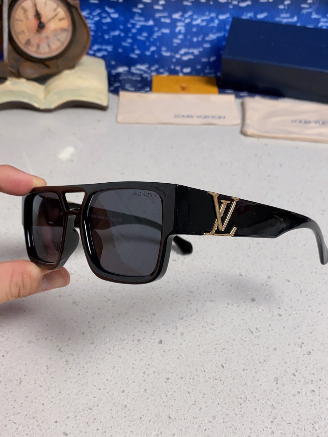 LouisVuitton路易威登 2025款欧美高端女士 方框显瘦休闲太阳眼欧洲站网红旅游防晒墨镜