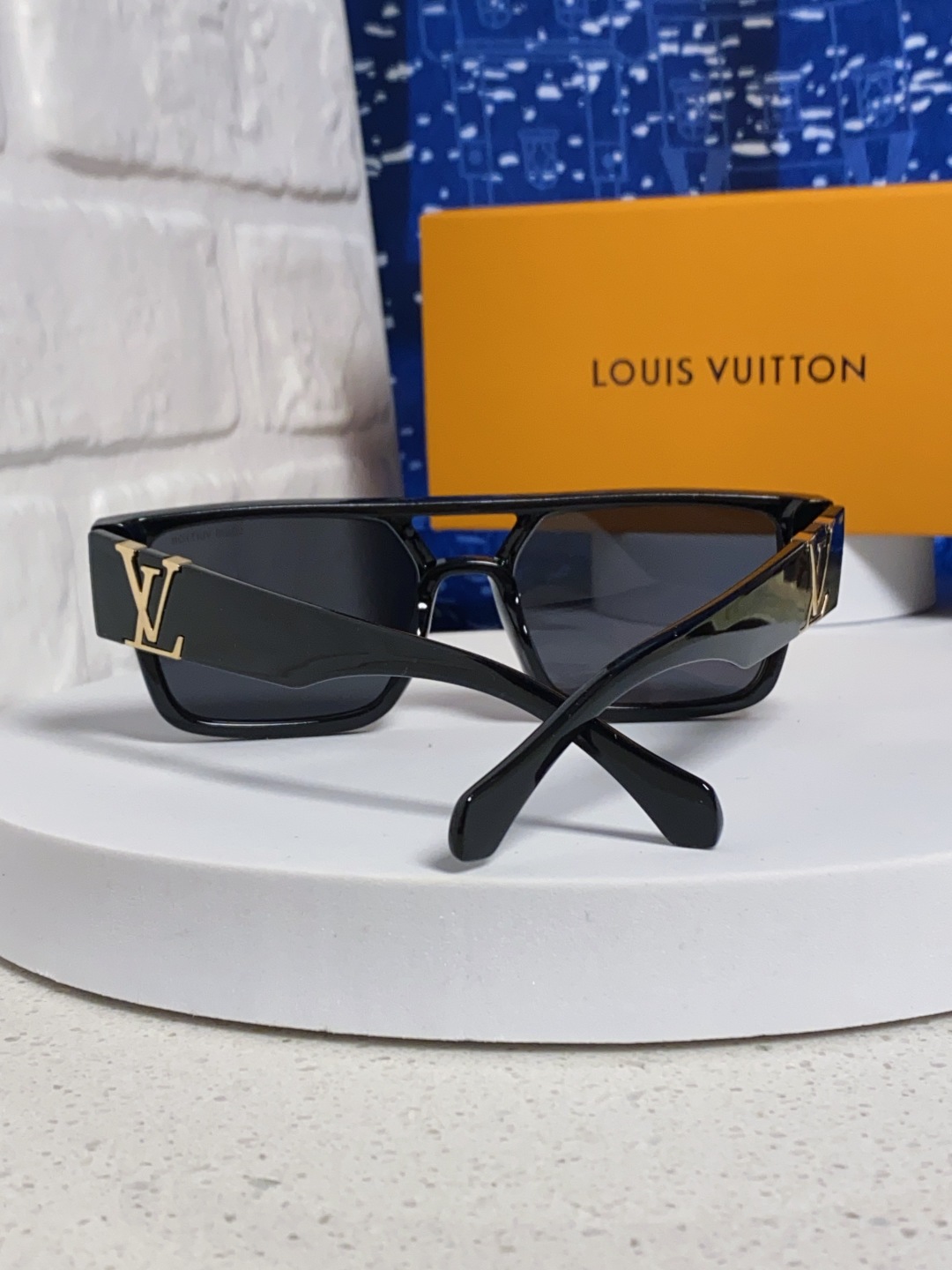 LouisVuitton路易威登 2025款欧美高端女士 方框显瘦休闲太阳眼欧洲站网红旅游防晒墨镜