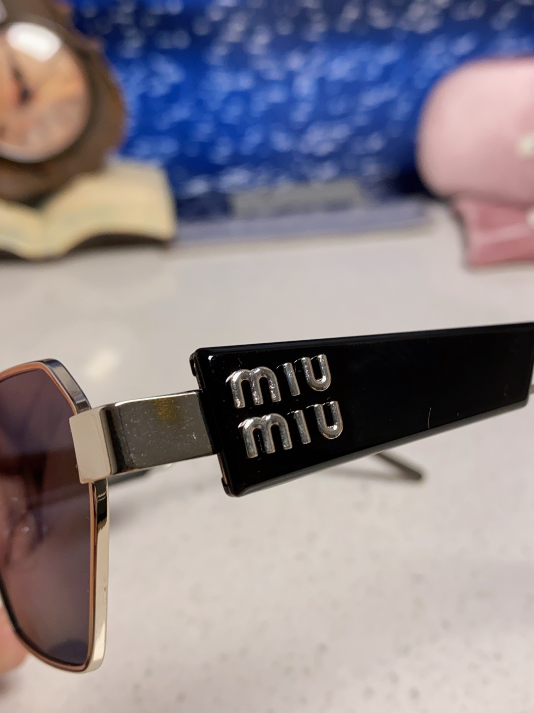  Miumiu缪缪 2025夏季新款时尚多边形太阳镜欧美潮流个性墨镜是穿搭出游眼镜 女士墨镜