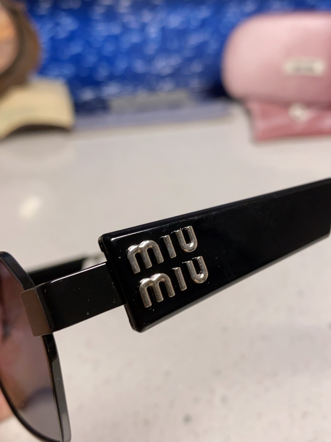  Miumiu缪缪 2025夏季新款时尚多边形太阳镜欧美潮流个性墨镜是穿搭出游眼镜 女士墨镜