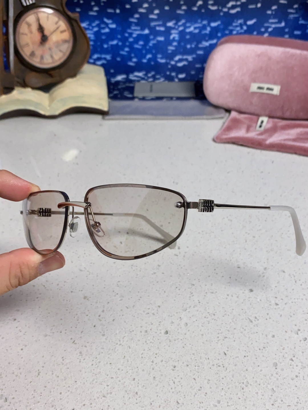  MIUMIU缪缪 2025新款欧美奢华女街拍弧形超轻太阳眼欧洲站网红旅游防紫外线墨镜 