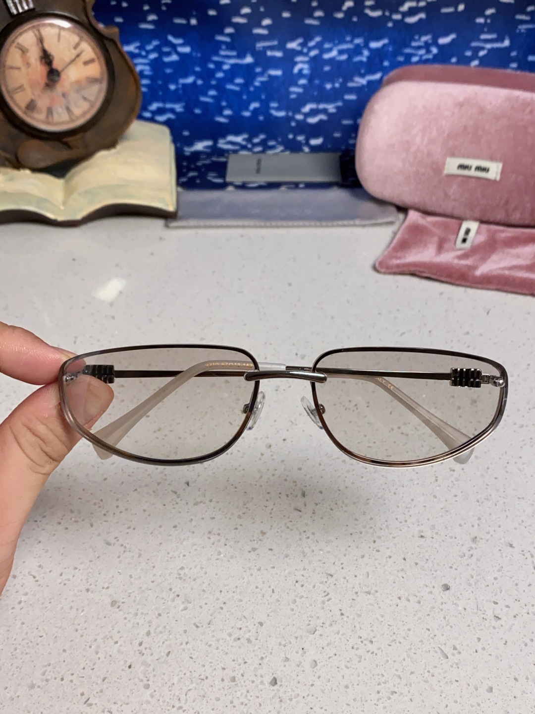  MIUMIU缪缪 2025新款欧美奢华女街拍弧形超轻太阳眼欧洲站网红旅游防紫外线墨镜 