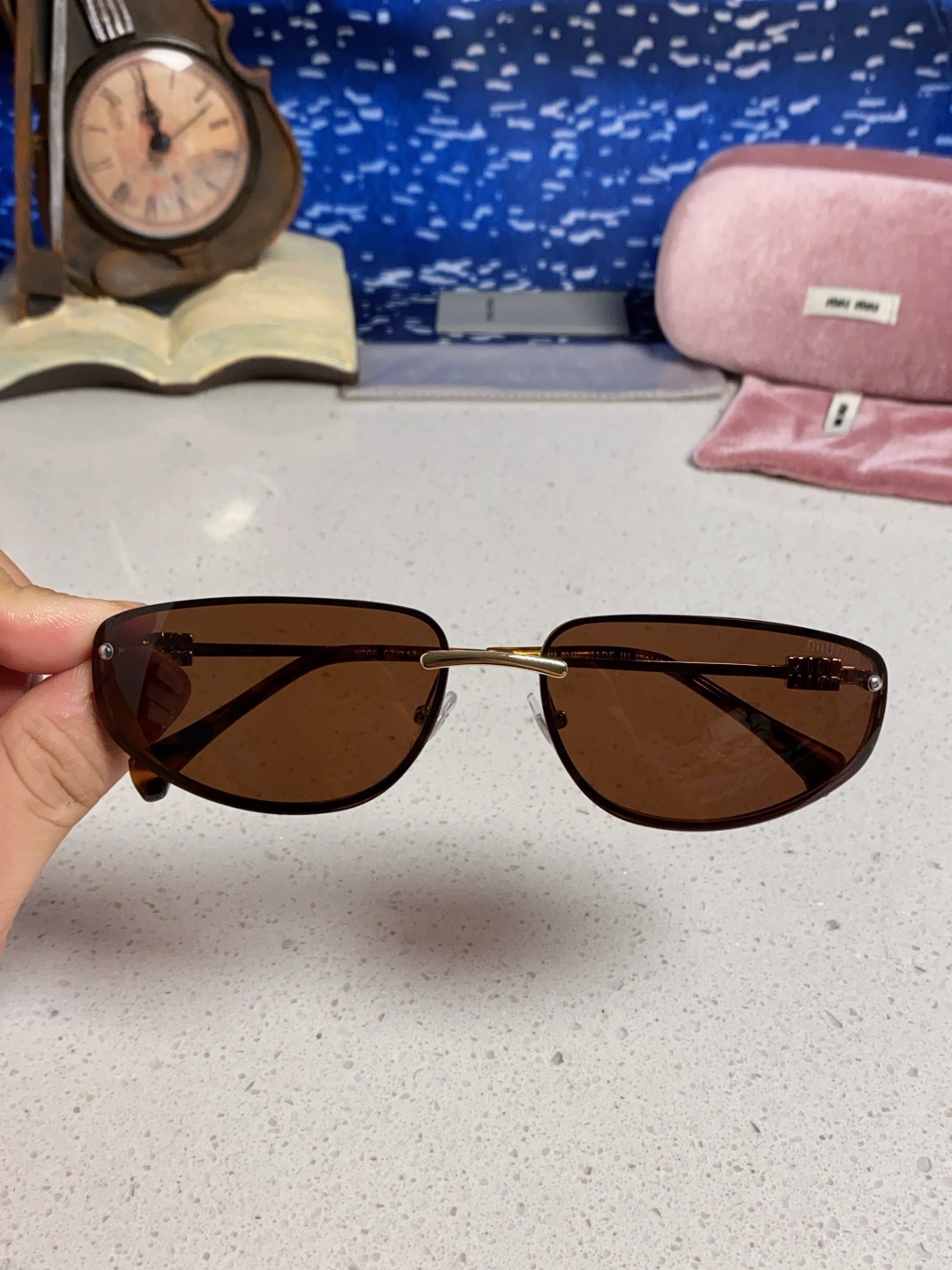  MIUMIU缪缪 2025新款欧美奢华女街拍弧形超轻太阳眼欧洲站网红旅游防紫外线墨镜 