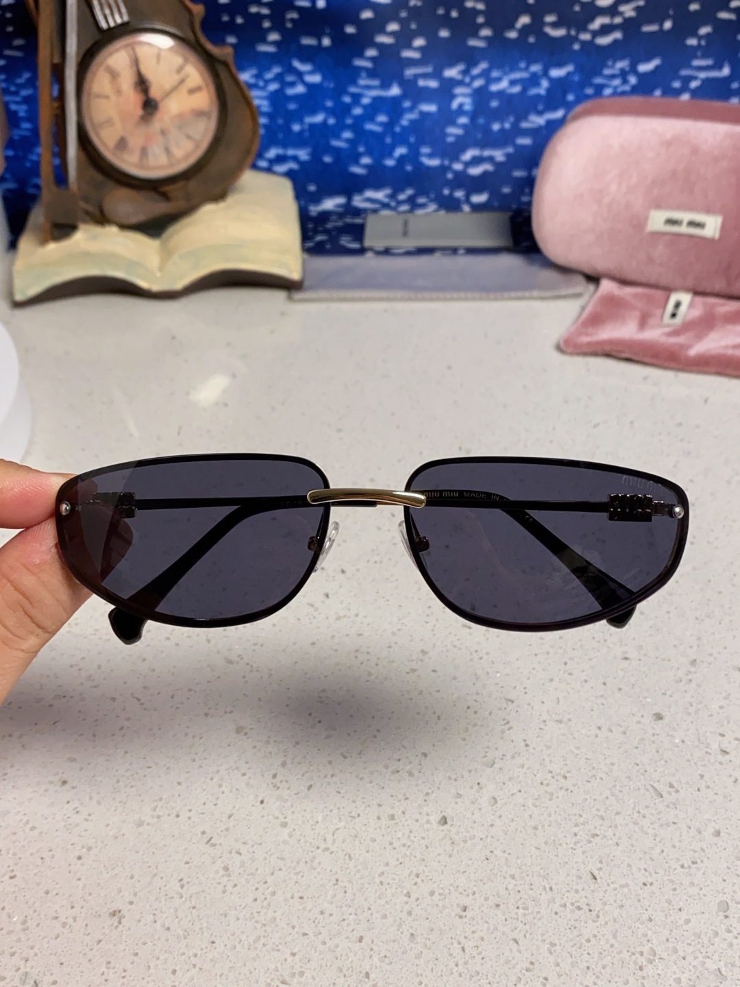  MIUMIU缪缪 2025新款欧美奢华女街拍弧形超轻太阳眼欧洲站网红旅游防紫外线墨镜 