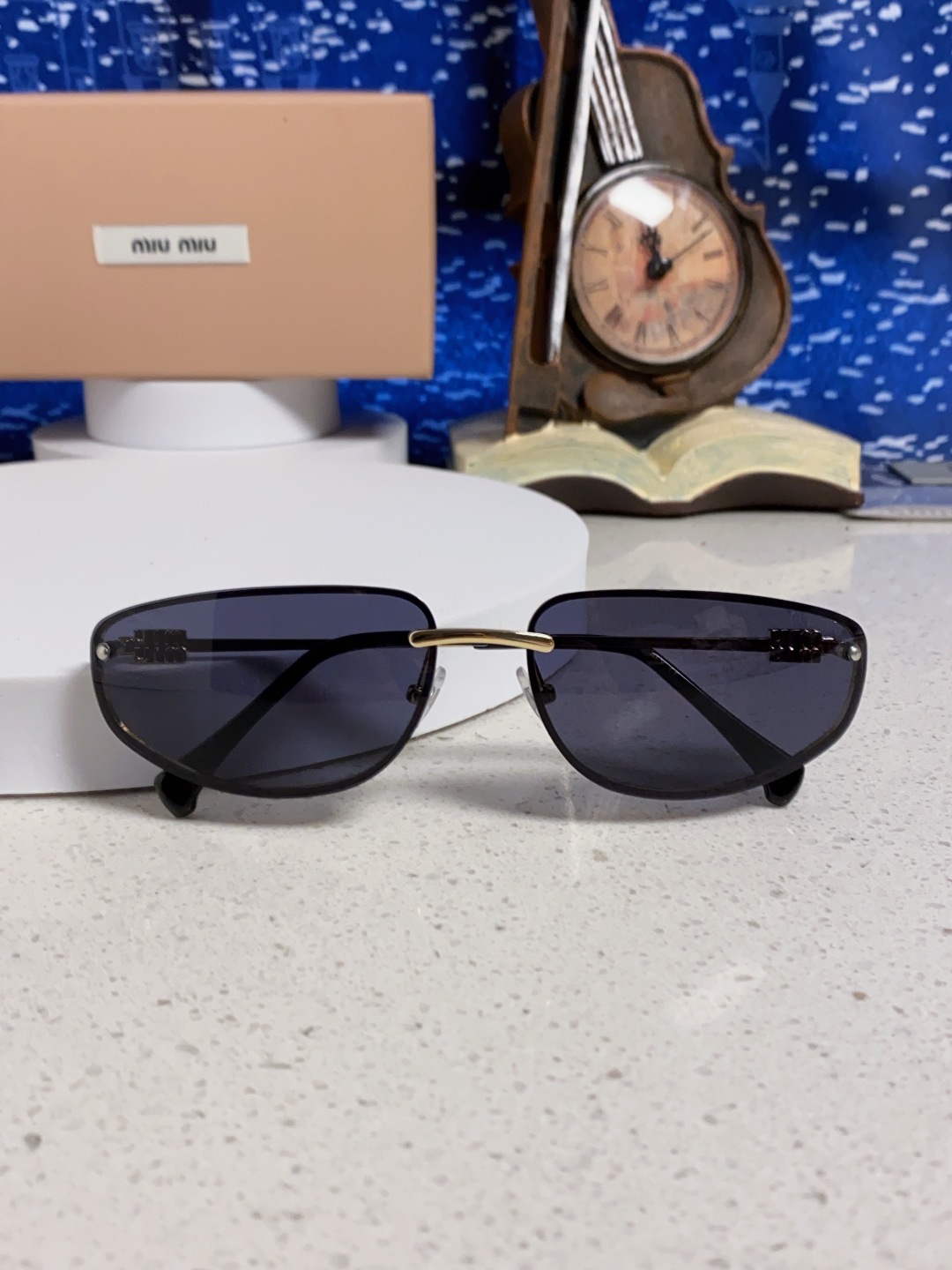  MIUMIU缪缪 2025新款欧美奢华女街拍弧形超轻太阳眼欧洲站网红旅游防紫外线墨镜 