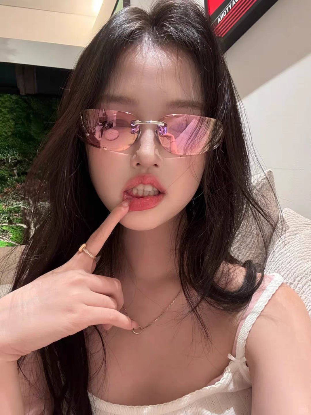  MIUMIU缪缪 2025新款欧美奢华女街拍弧形超轻太阳眼欧洲站网红旅游防紫外线墨镜 