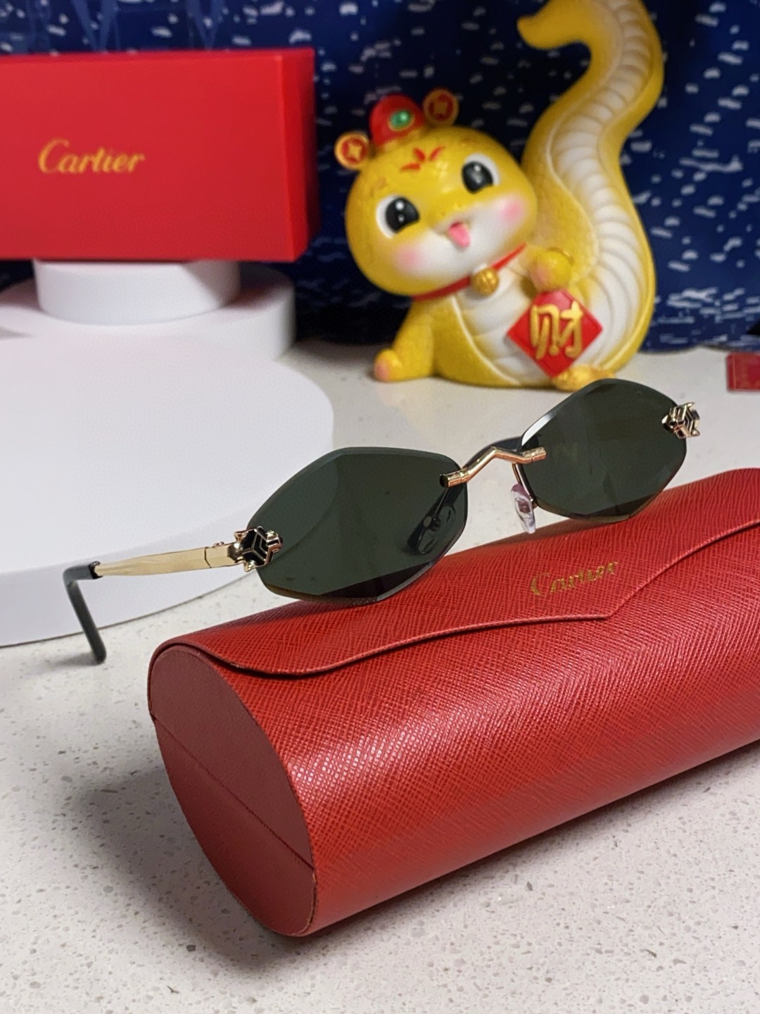 Cartier卡地亚 2025新款时尚复古个性舒适 前卫CT0443S太阳镜 墨镜高质感潮 金属无框豹子