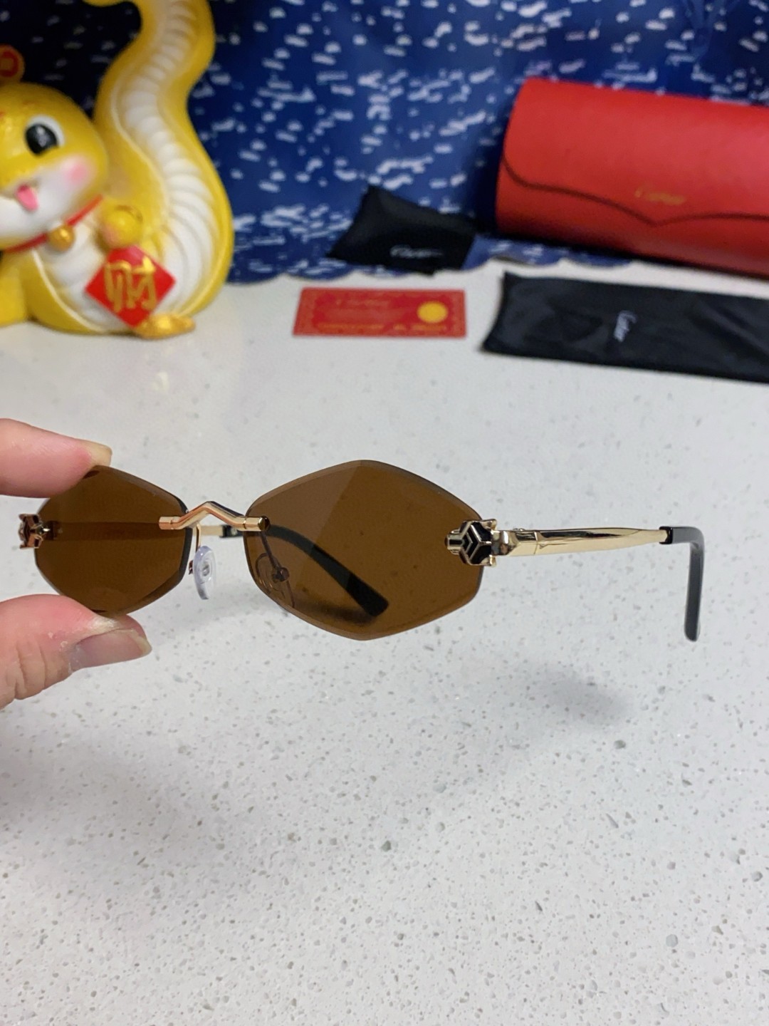 Cartier卡地亚 2025新款时尚复古个性舒适 前卫CT0443S太阳镜 墨镜高质感潮 金属无框豹子