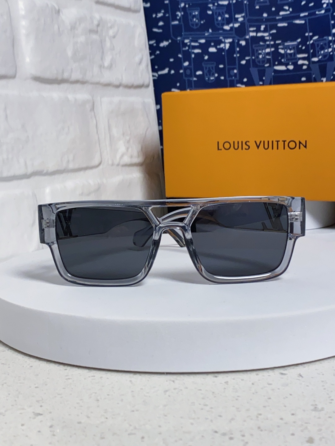 LouisVuitton路易威登 2025款欧美高端女士 方框显瘦休闲太阳眼欧洲站网红旅游防晒墨镜