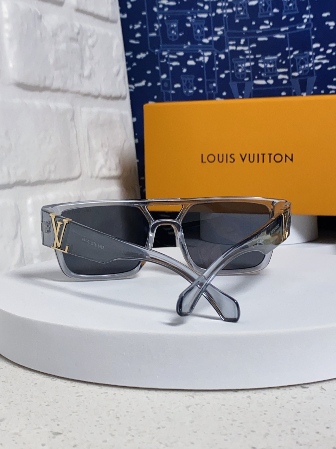 LouisVuitton路易威登 2025款欧美高端女士 方框显瘦休闲太阳眼欧洲站网红旅游防晒墨镜