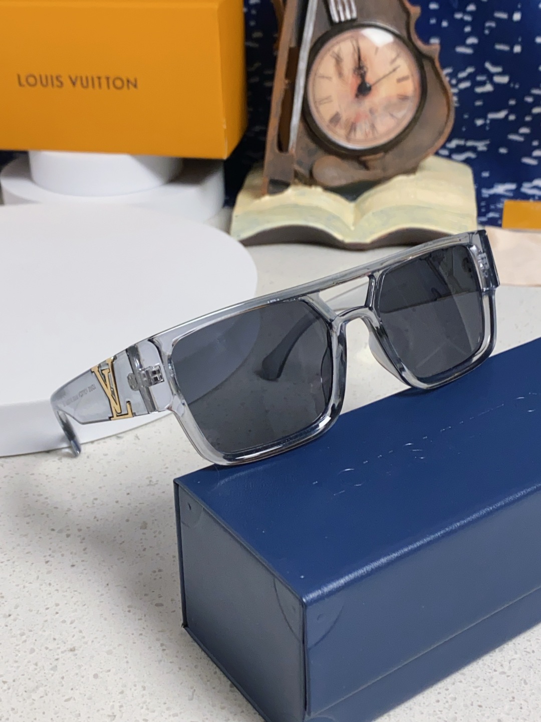 LouisVuitton路易威登 2025款欧美高端女士 方框显瘦休闲太阳眼欧洲站网红旅游防晒墨镜