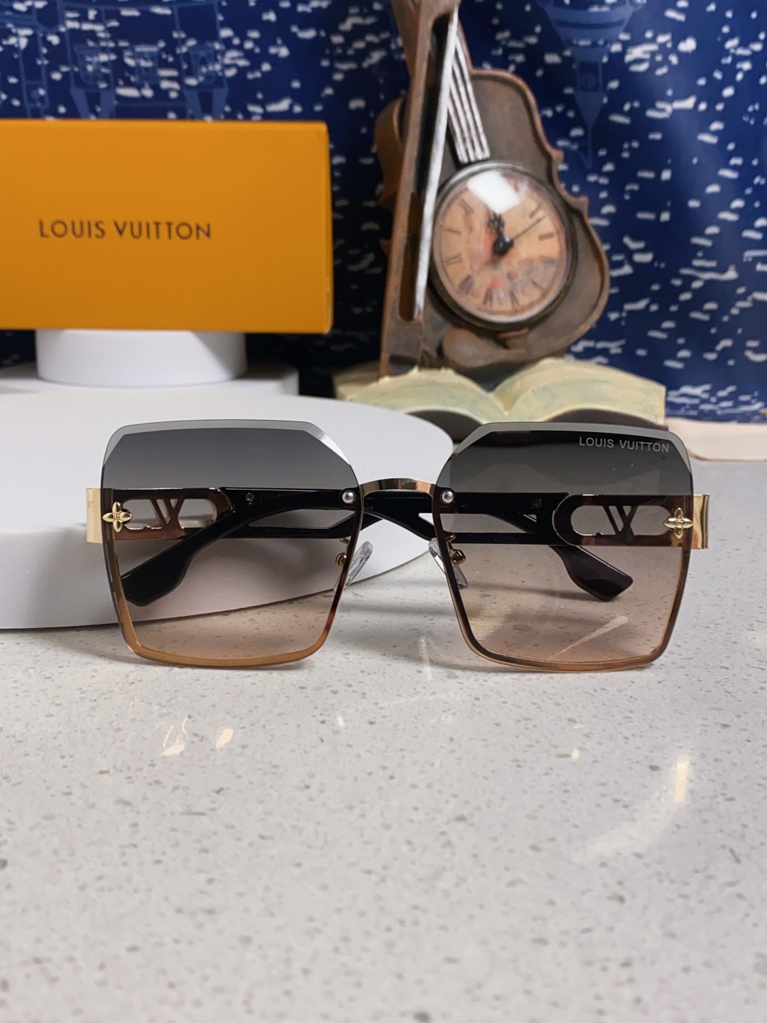 LouisVuitton路易威登 2025新款Lv墨镜图案镜腿镜面不规则金属倒半框方形切边镜时尚太阳镜
