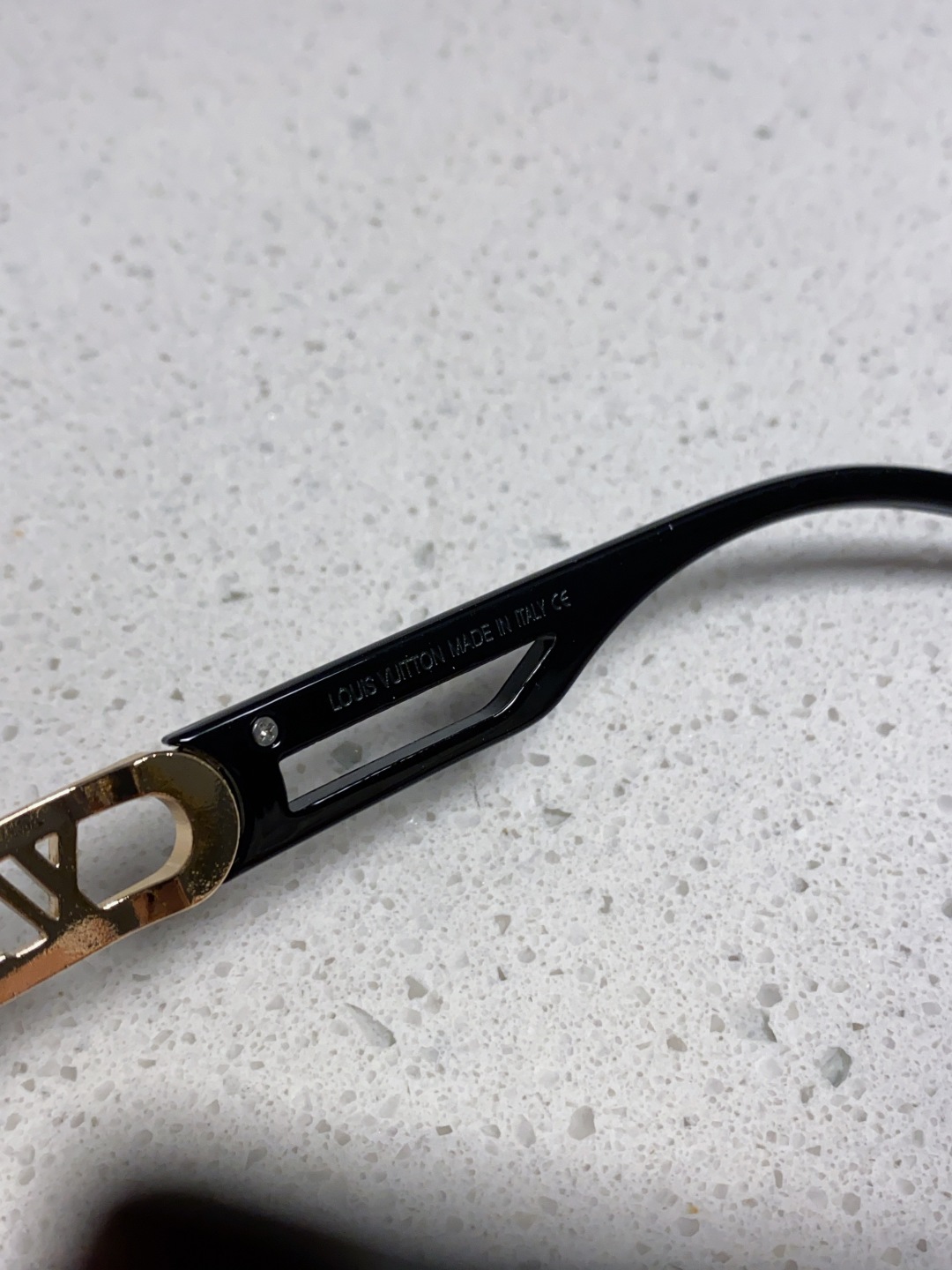 LouisVuitton路易威登 2025新款Lv墨镜图案镜腿镜面不规则金属倒半框方形切边镜时尚太阳镜