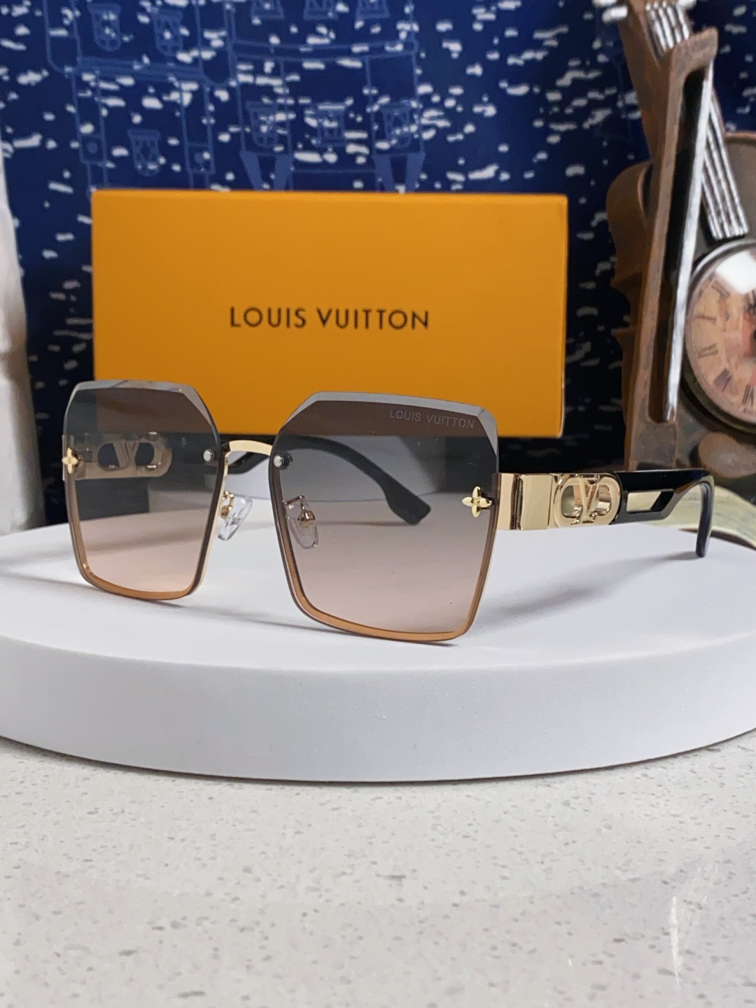 LouisVuitton路易威登 2025新款Lv墨镜图案镜腿镜面不规则金属倒半框方形切边镜时尚太阳镜