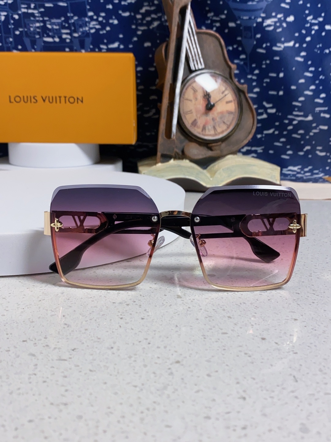 LouisVuitton路易威登 2025新款Lv墨镜图案镜腿镜面不规则金属倒半框方形切边镜时尚太阳镜