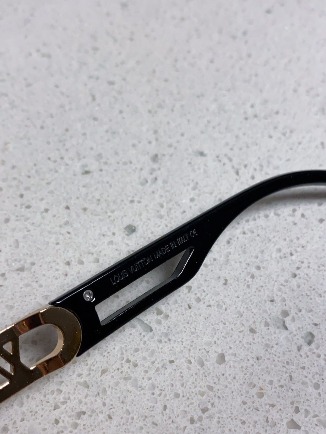 LouisVuitton路易威登 2025新款Lv墨镜图案镜腿镜面不规则金属倒半框方形切边镜时尚太阳镜