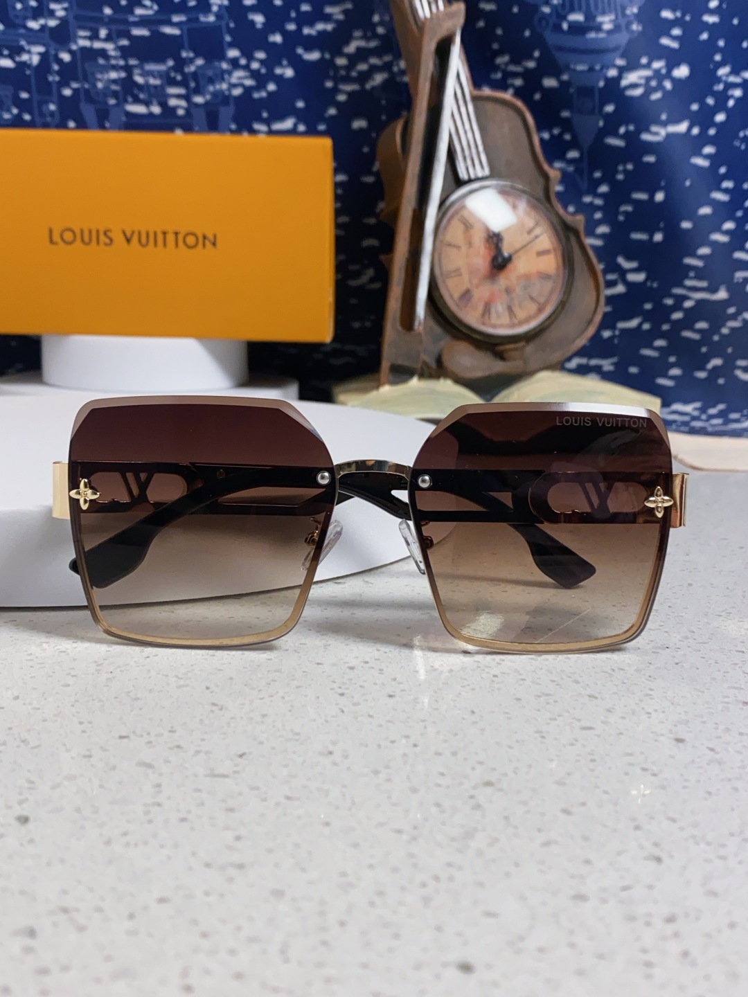 LouisVuitton路易威登 2025新款Lv墨镜图案镜腿镜面不规则金属倒半框方形切边镜时尚太阳镜