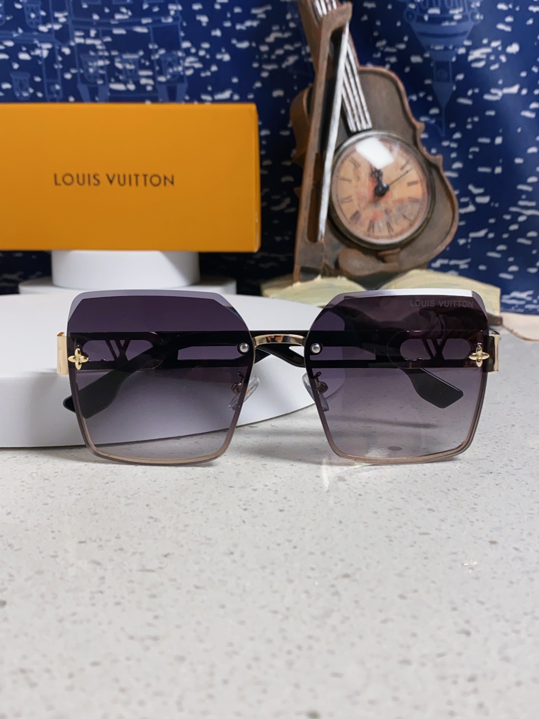 LouisVuitton路易威登 2025新款Lv墨镜图案镜腿镜面不规则金属倒半框方形切边镜时尚太阳镜