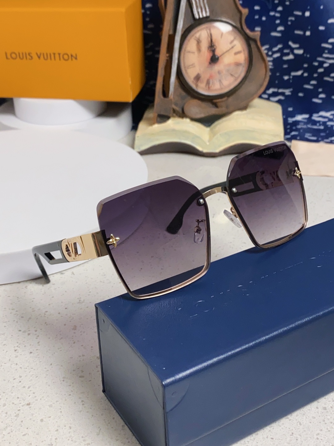 LouisVuitton路易威登 2025新款Lv墨镜图案镜腿镜面不规则金属倒半框方形切边镜时尚太阳镜