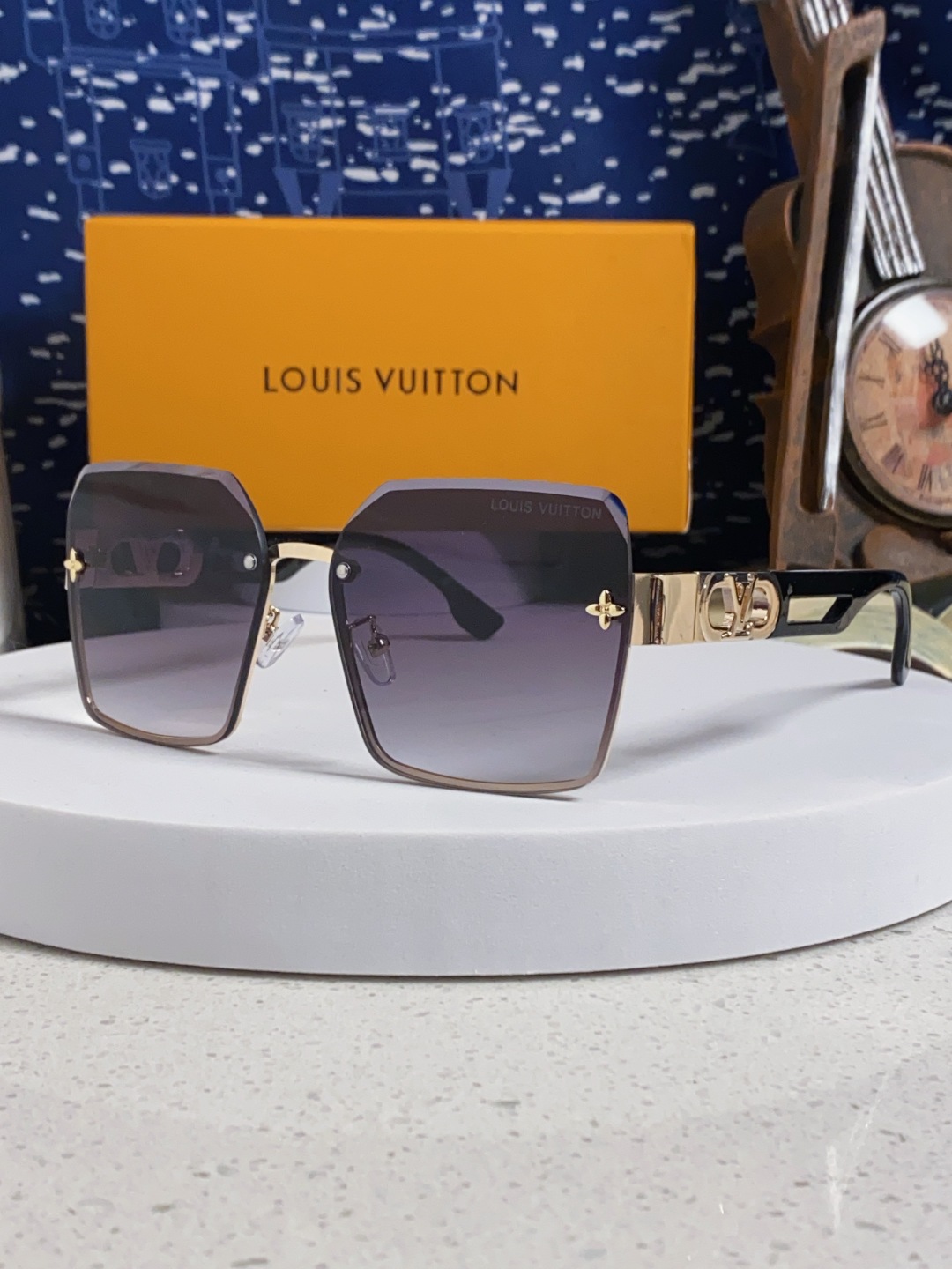 LouisVuitton路易威登 2025新款Lv墨镜图案镜腿镜面不规则金属倒半框方形切边镜时尚太阳镜