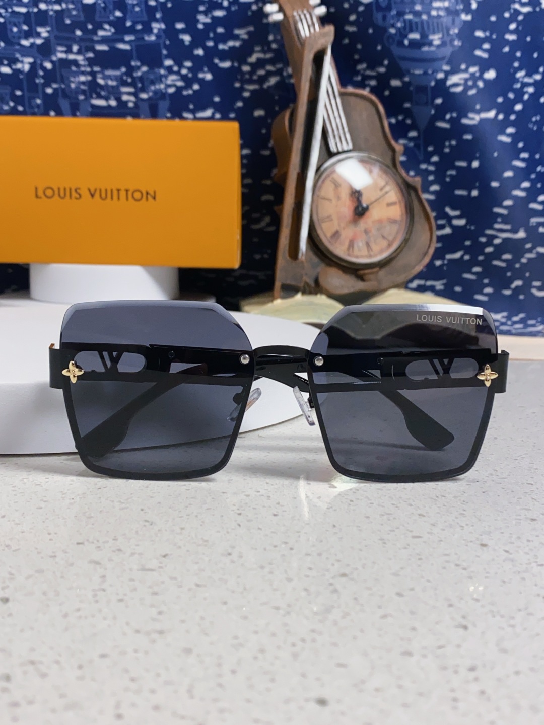 LouisVuitton路易威登 2025新款Lv墨镜图案镜腿镜面不规则金属倒半框方形切边镜时尚太阳镜
