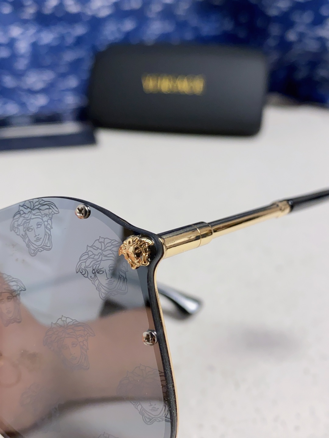 Versace范思哲 经典欧美时尚大框连体百搭太阳镜 简约一片式墨镜金属防晒墨镜显脸小男女通用