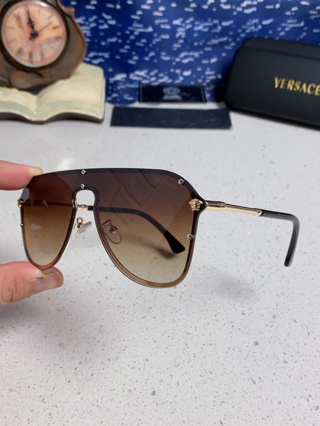 Versace范思哲 经典欧美时尚大框连体百搭太阳镜 简约一片式墨镜金属防晒墨镜显脸小男女通用