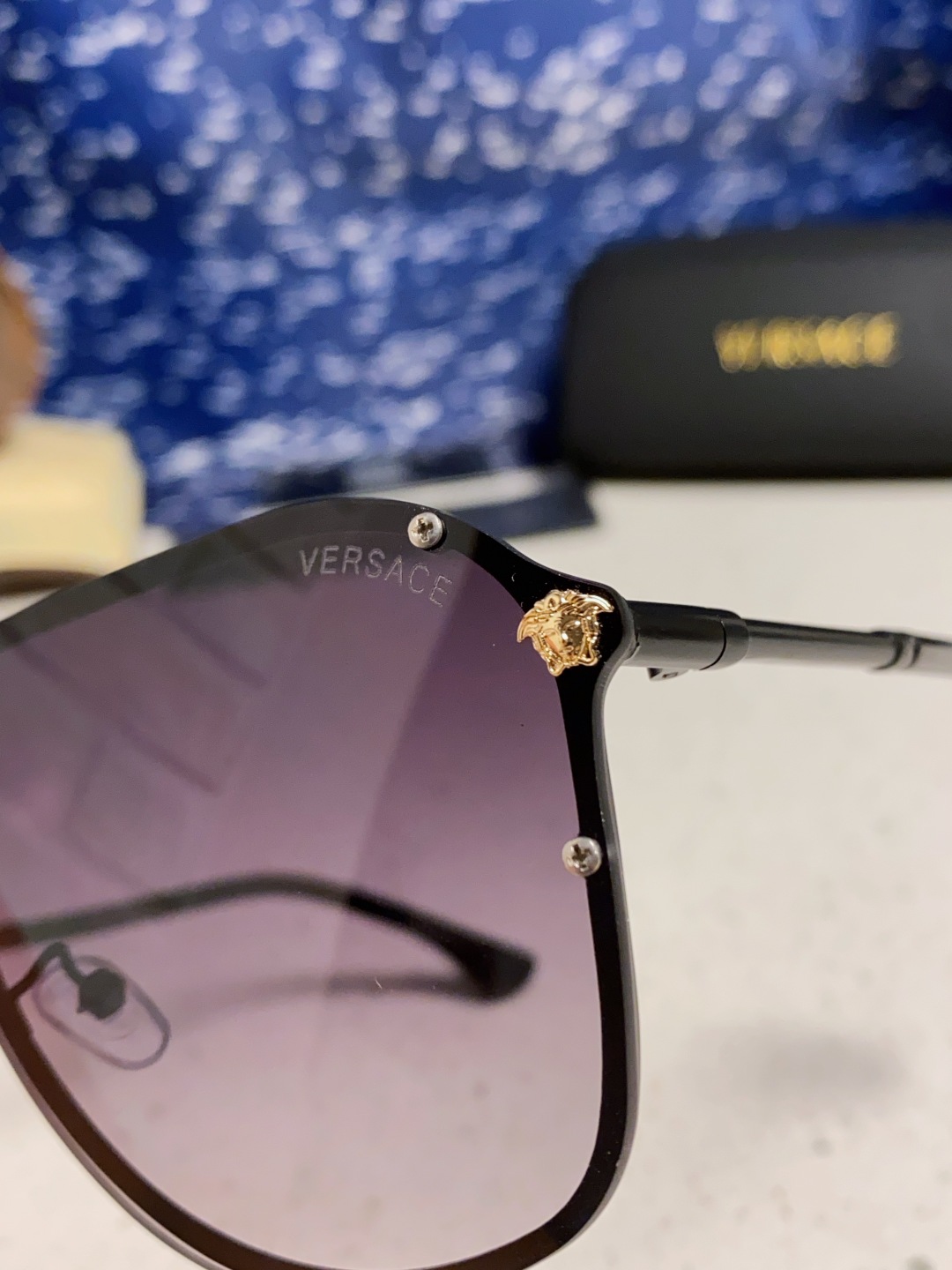 Versace范思哲 经典欧美时尚大框连体百搭太阳镜 简约一片式墨镜金属防晒墨镜显脸小男女通用