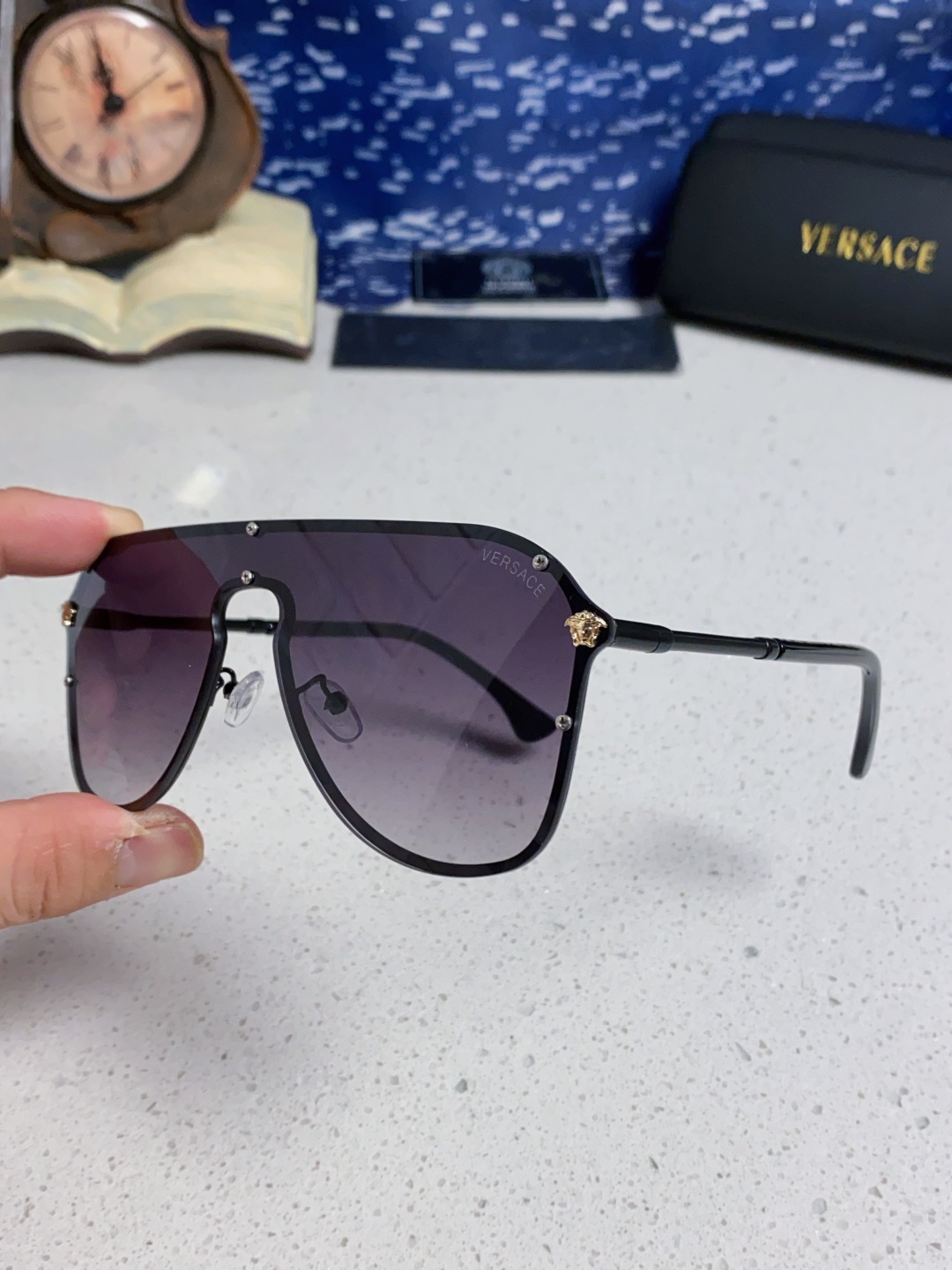 Versace范思哲 经典欧美时尚大框连体百搭太阳镜 简约一片式墨镜金属防晒墨镜显脸小男女通用
