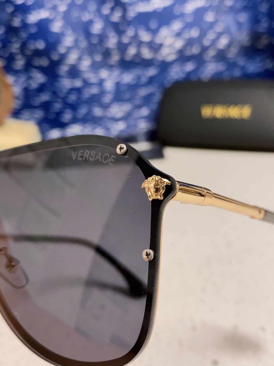 Versace范思哲 经典欧美时尚大框连体百搭太阳镜 简约一片式墨镜金属防晒墨镜显脸小男女通用