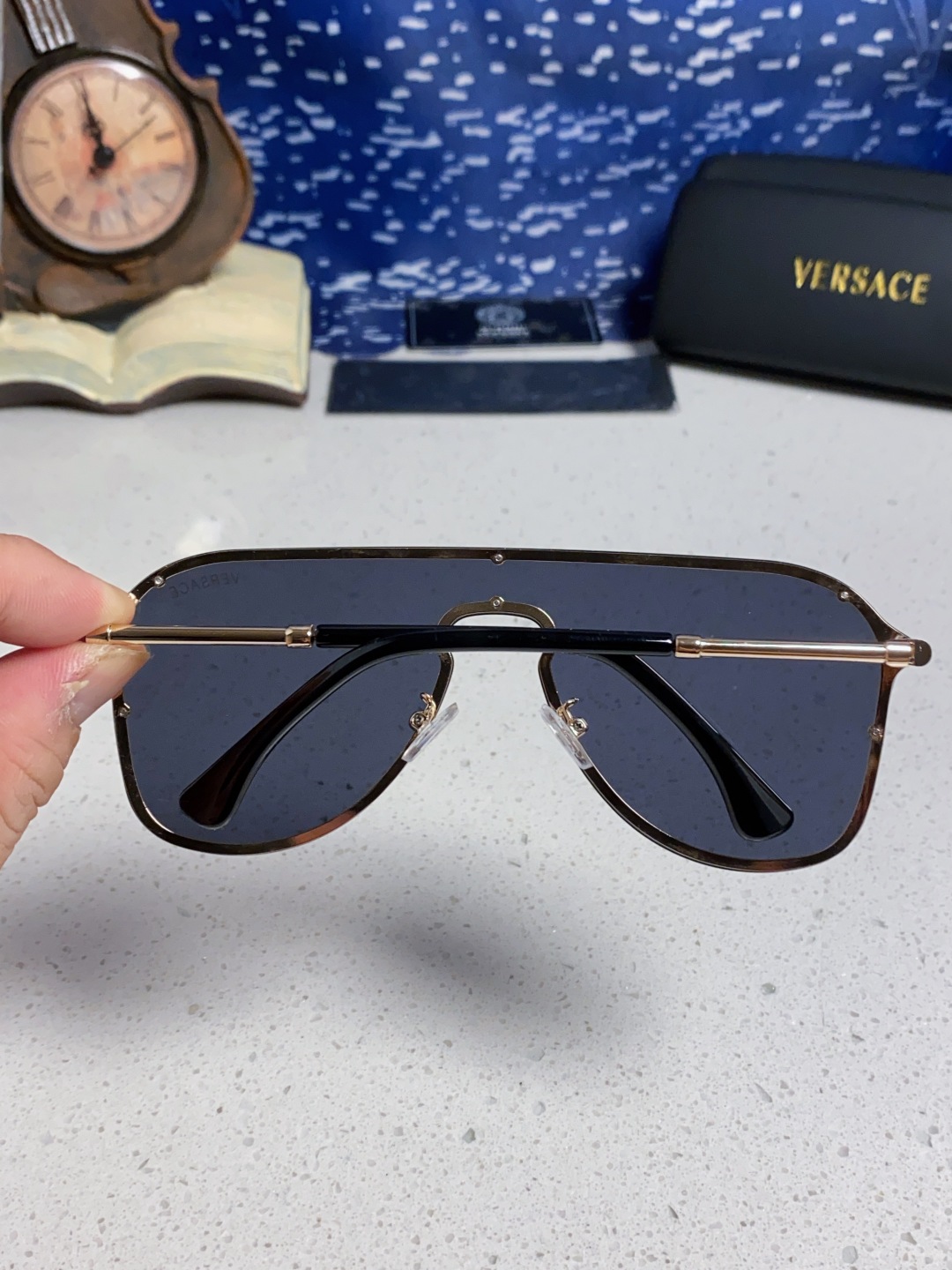Versace范思哲 经典欧美时尚大框连体百搭太阳镜 简约一片式墨镜金属防晒墨镜显脸小男女通用
