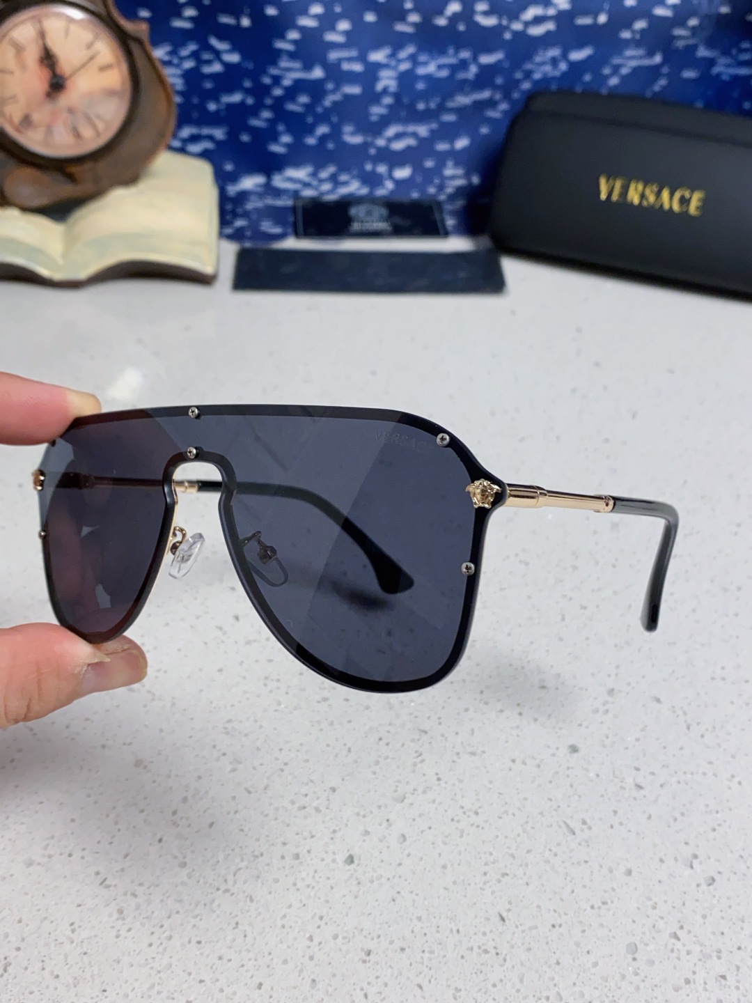 Versace范思哲 经典欧美时尚大框连体百搭太阳镜 简约一片式墨镜金属防晒墨镜显脸小男女通用