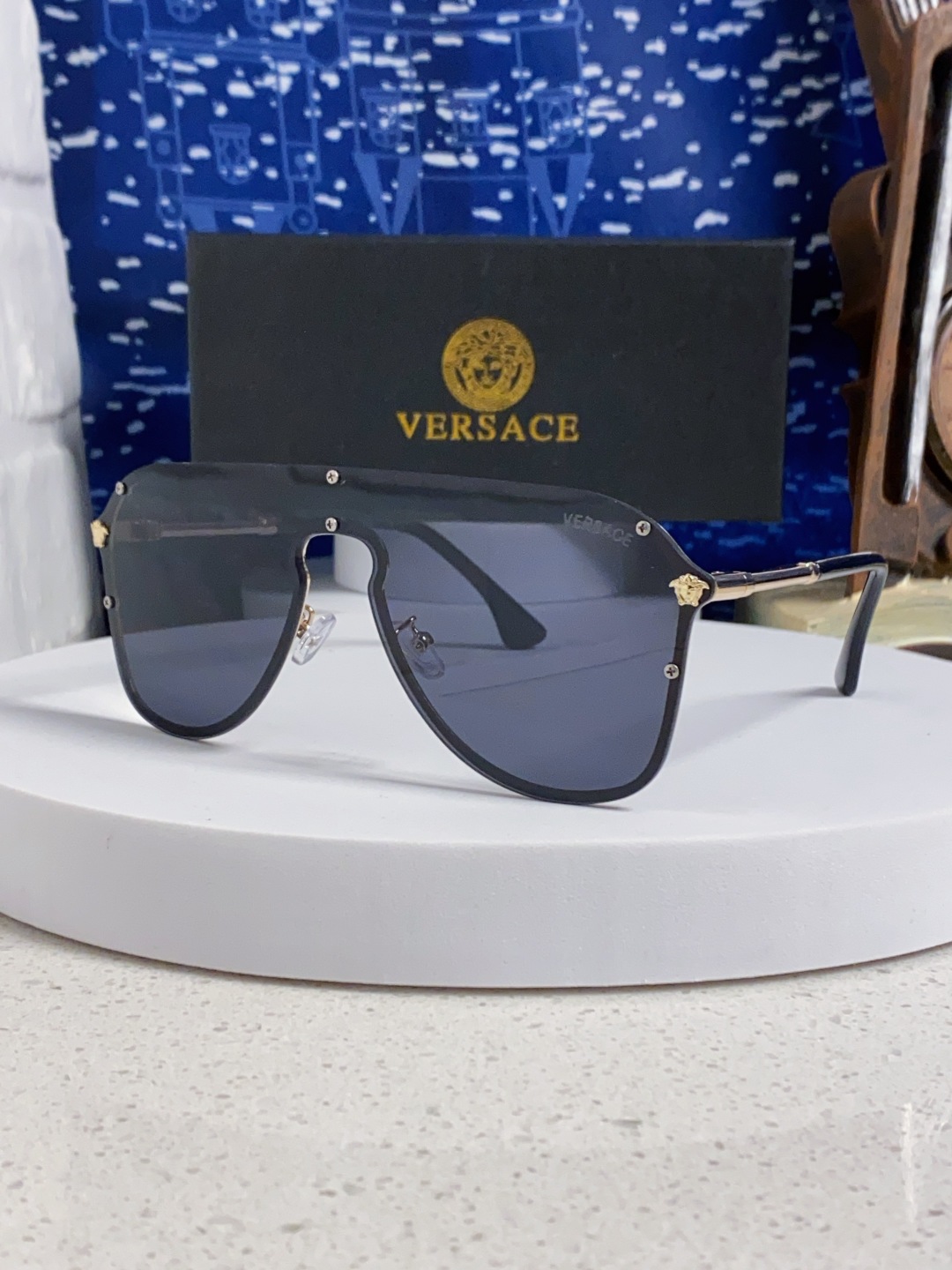 Versace范思哲 经典欧美时尚大框连体百搭太阳镜 简约一片式墨镜金属防晒墨镜显脸小男女通用