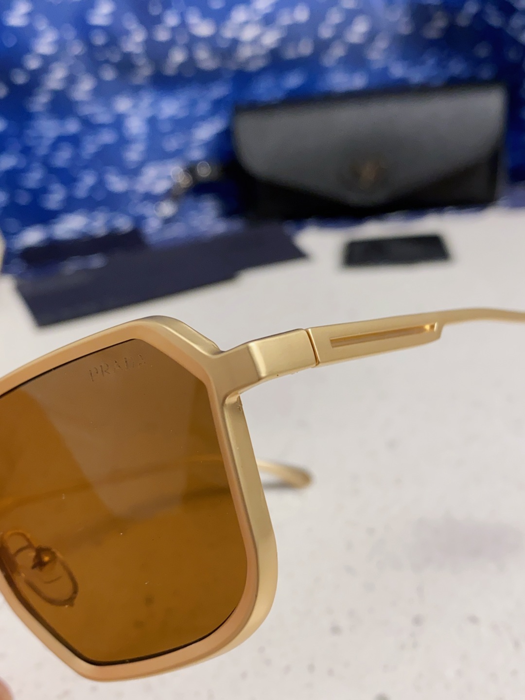 Prada普拉达 2025新款复古男士金属赛博朋克墨镜炫酷个性连体太阳镜