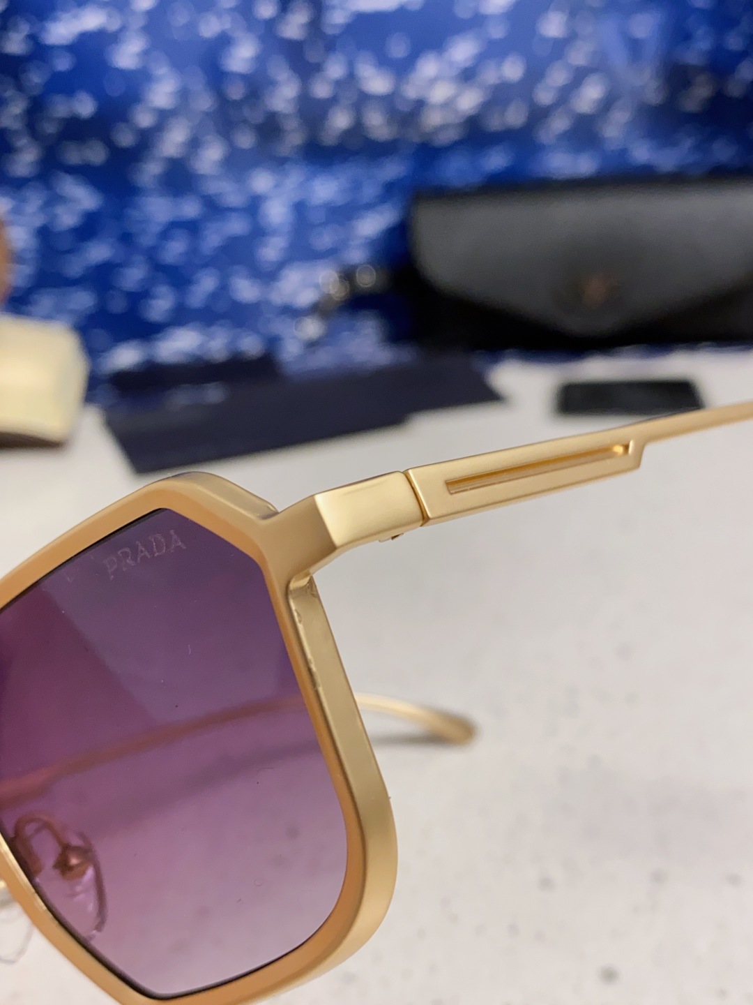 Prada普拉达 2025新款复古男士金属赛博朋克墨镜炫酷个性连体太阳镜