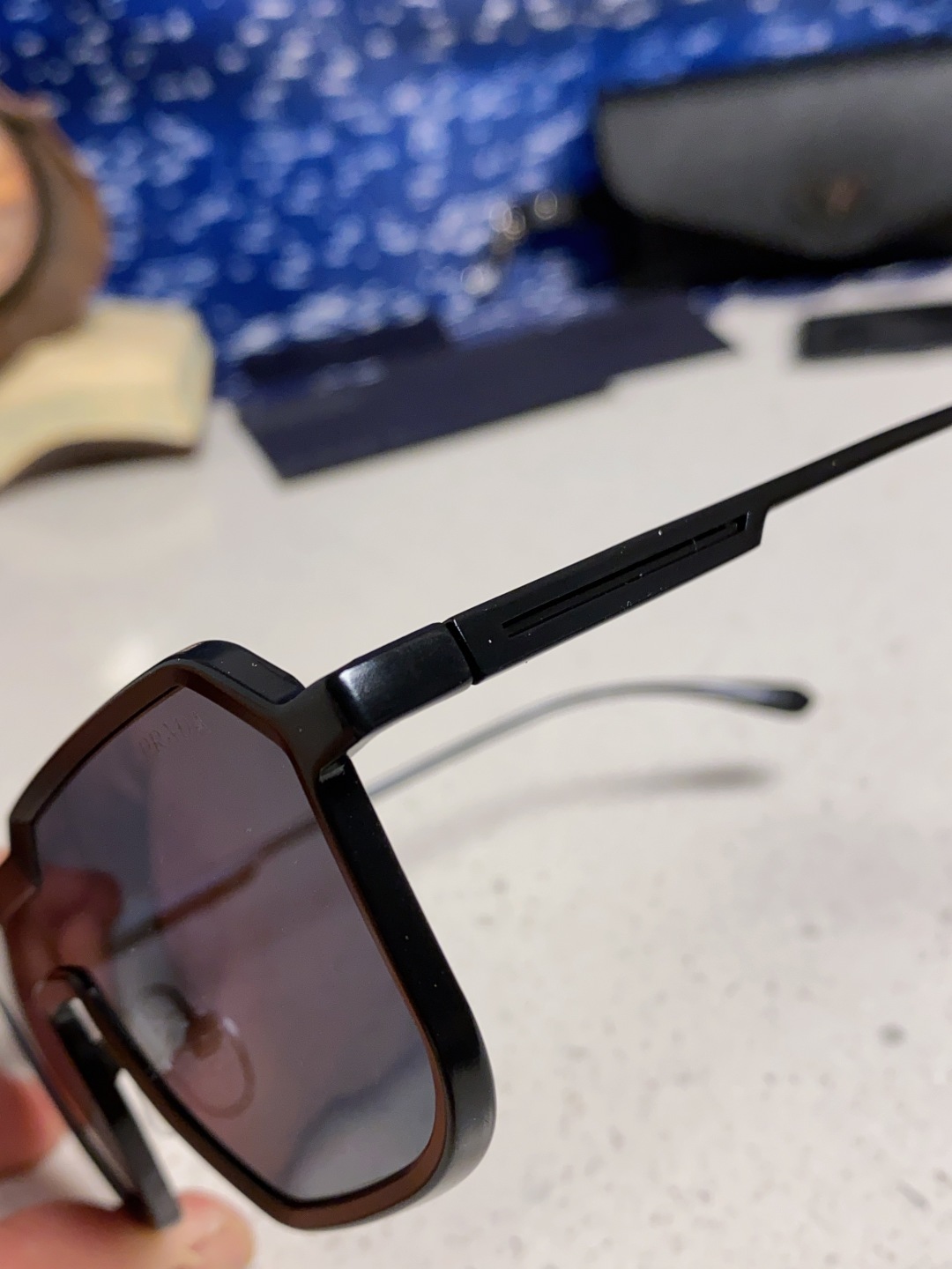 Prada普拉达 2025新款复古男士金属赛博朋克墨镜炫酷个性连体太阳镜