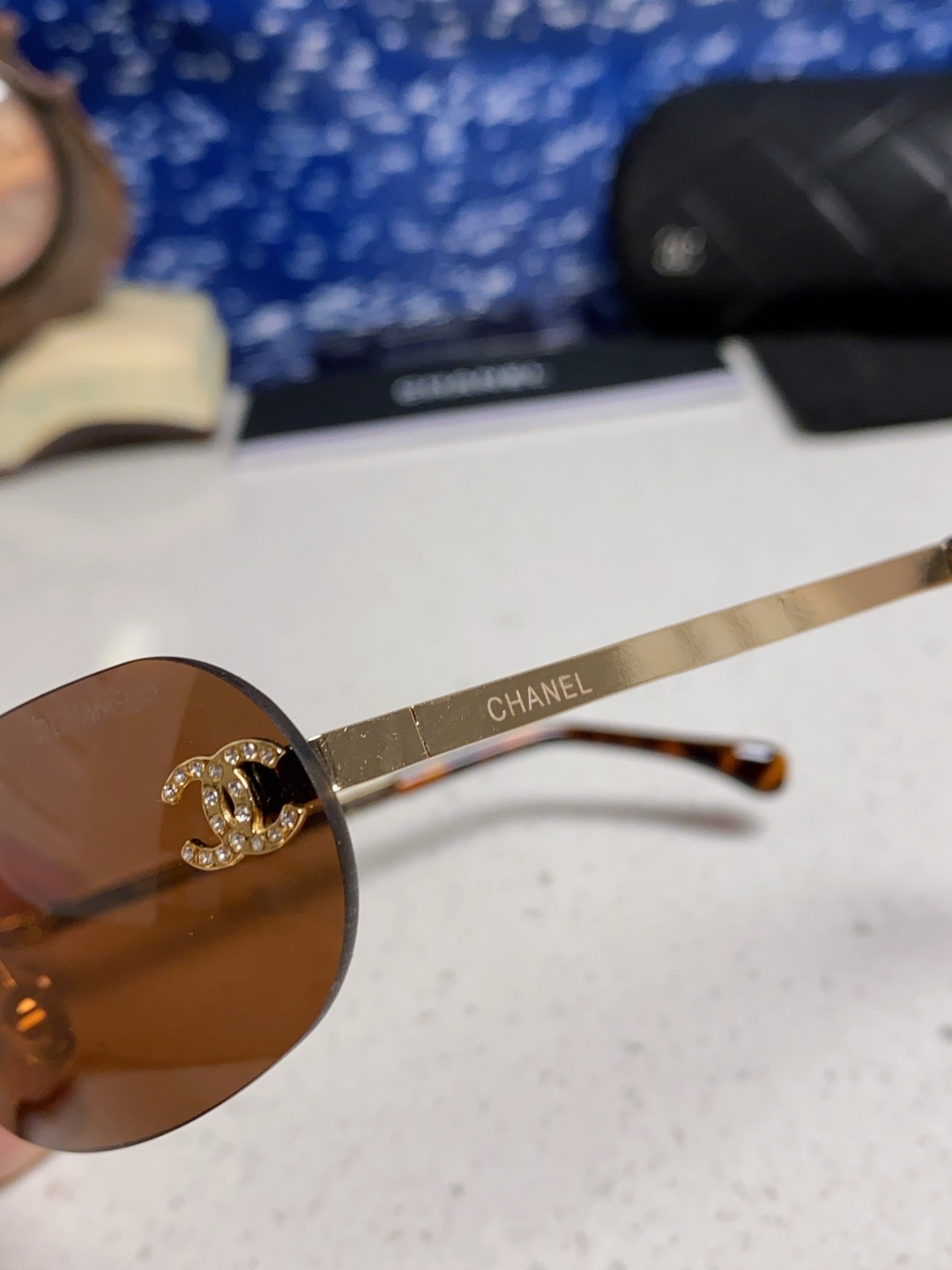 Chanel香奈儿 2025新款网红同款高级无框墨镜女素颜百搭防晒街拍小香家太阳镜 CH4002