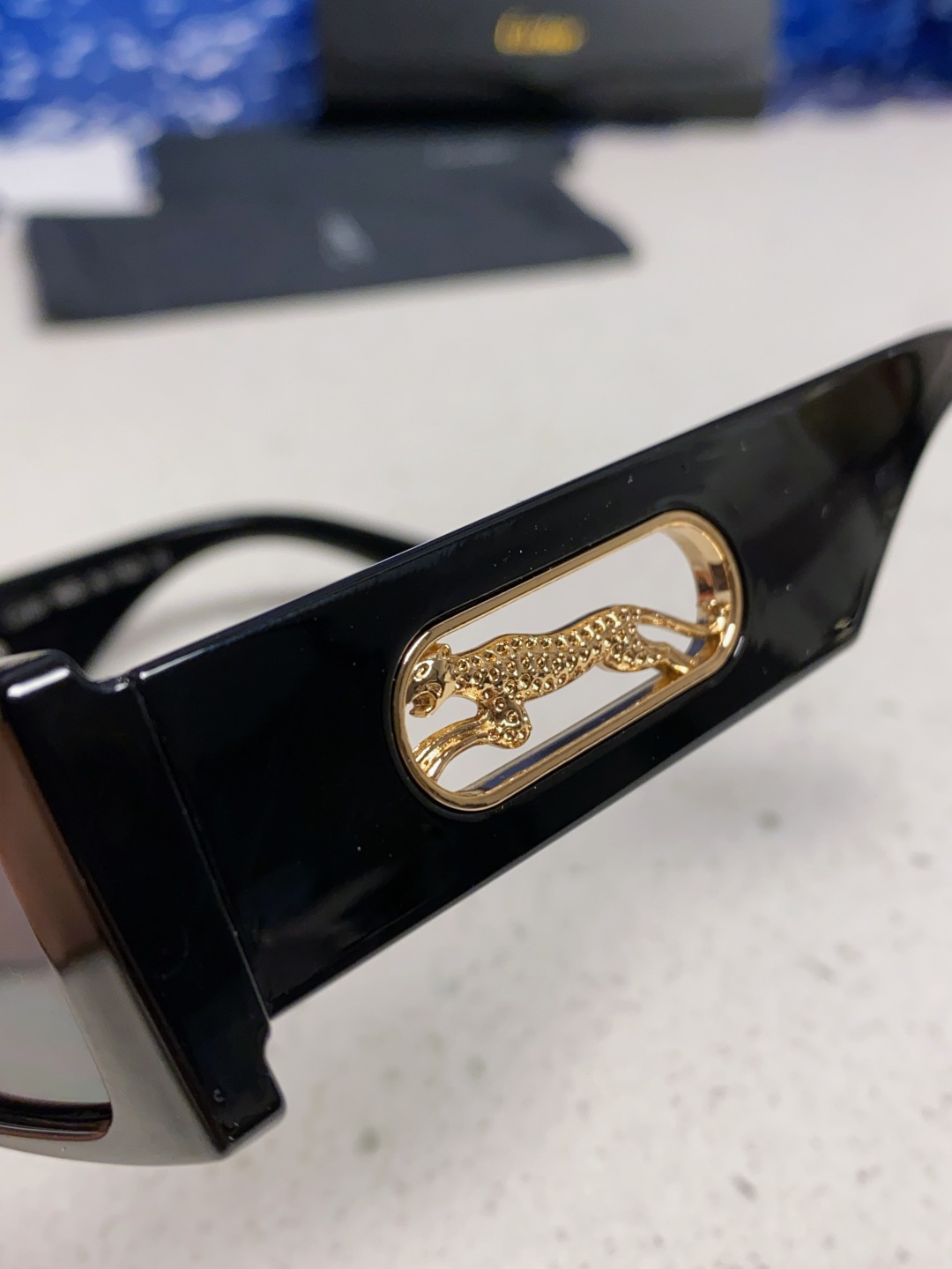 Cartier卡地亚 2025新款欧美小框太阳镜复古方型潮流豹子装饰连体墨镜跨境个性女士墨镜