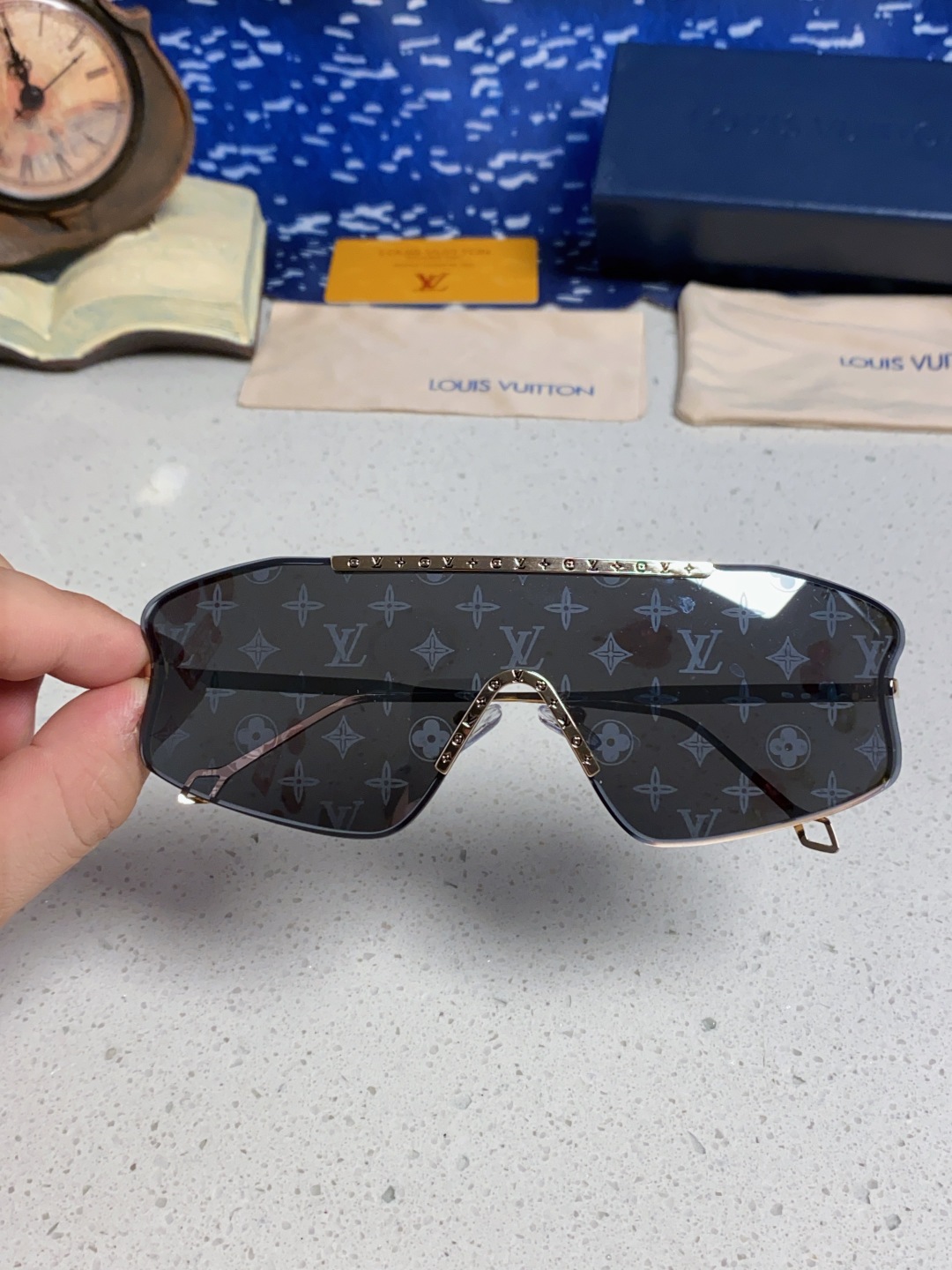 LouisVuitton路易威登 2025新款多边形连体大无框太阳眼镜男女通用Lv时尚个性遮阳墨镜