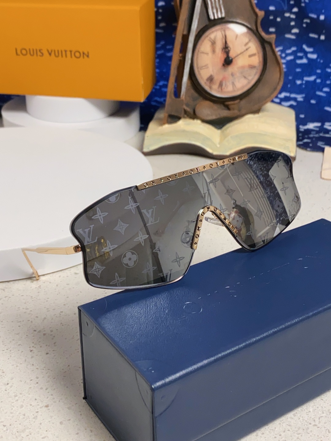 LouisVuitton路易威登 2025新款多边形连体大无框太阳眼镜男女通用Lv时尚个性遮阳墨镜
