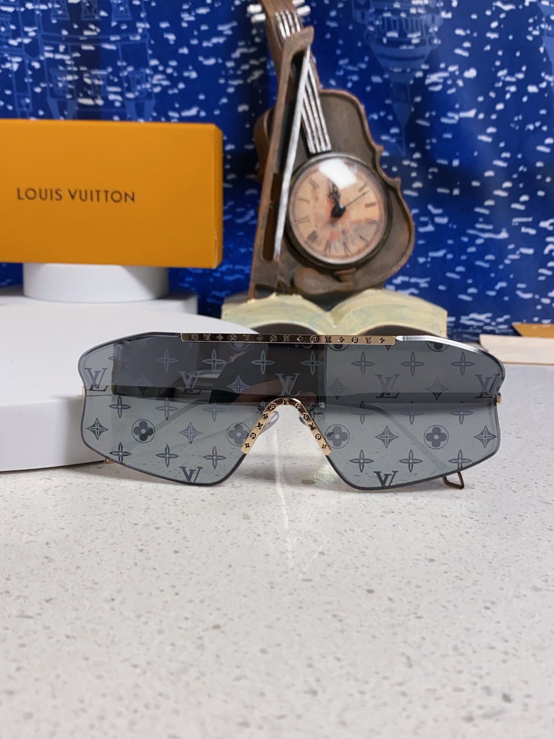 LouisVuitton路易威登 2025新款多边形连体大无框太阳眼镜男女通用Lv时尚个性遮阳墨镜