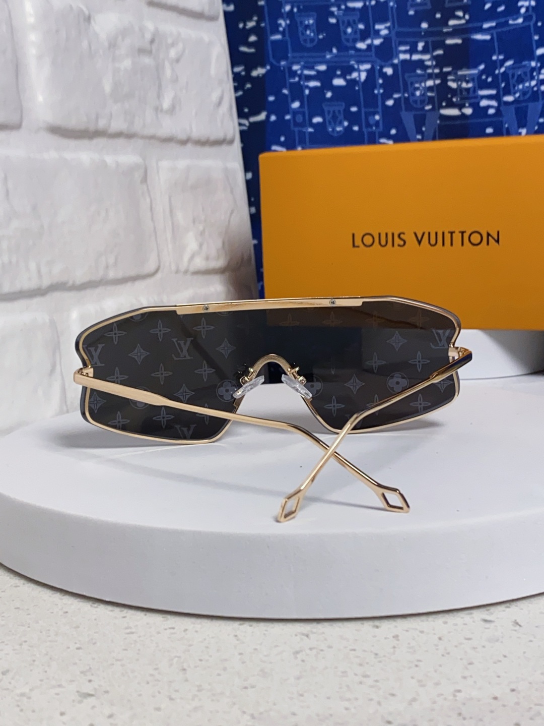 LouisVuitton路易威登 2025新款多边形连体大无框太阳眼镜男女通用Lv时尚个性遮阳墨镜