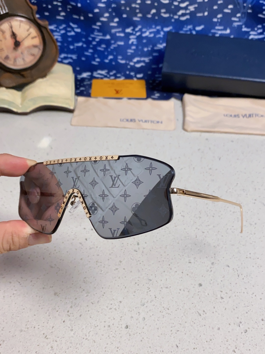 LouisVuitton路易威登 2025新款多边形连体大无框太阳眼镜男女通用Lv时尚个性遮阳墨镜