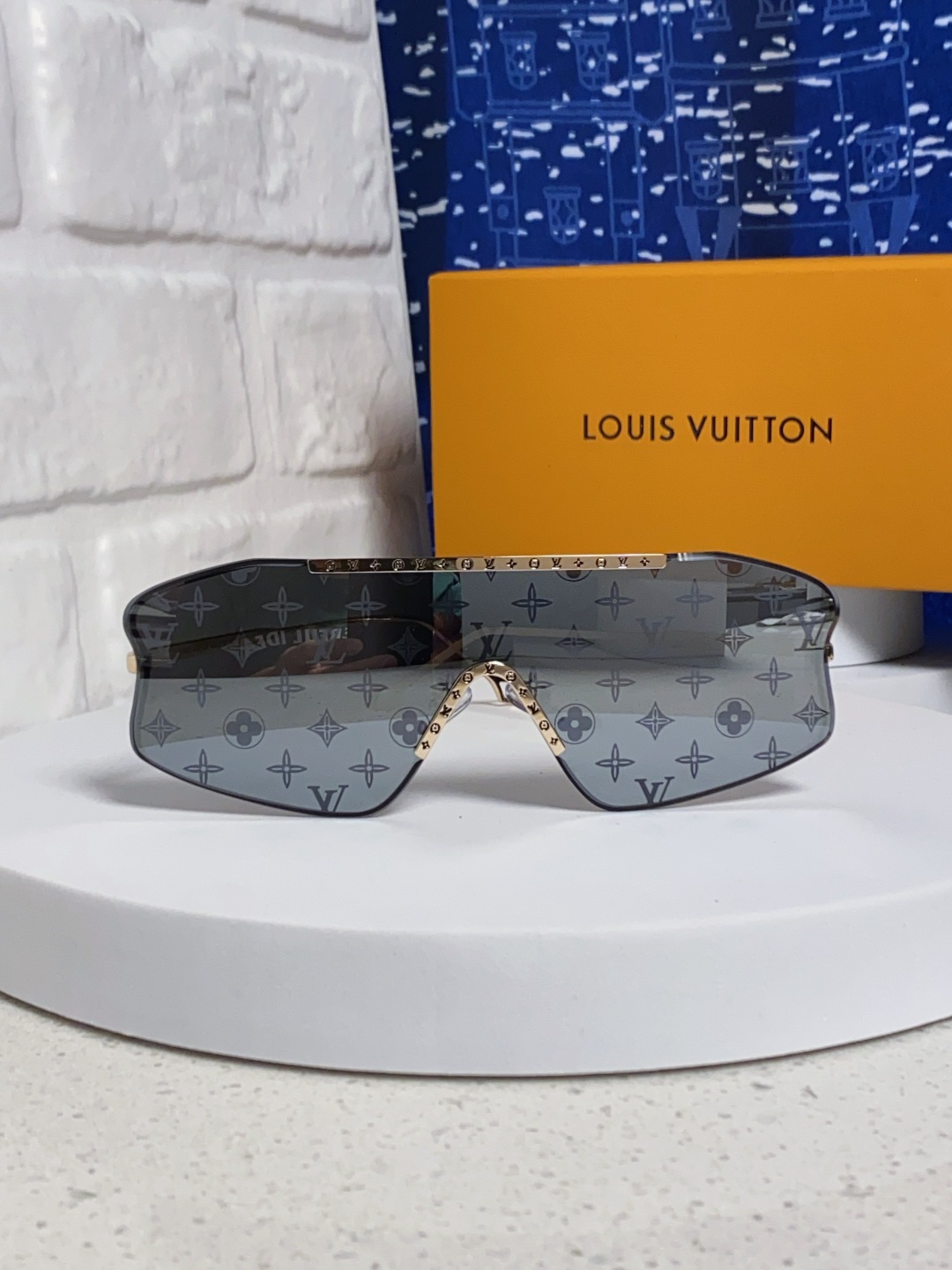 LouisVuitton路易威登 2025新款多边形连体大无框太阳眼镜男女通用Lv时尚个性遮阳墨镜