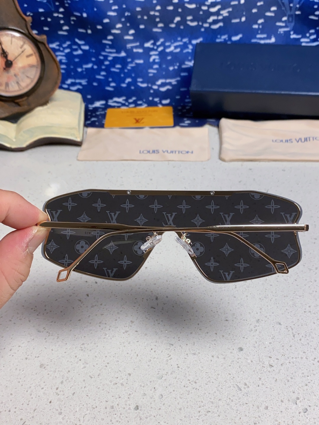 LouisVuitton路易威登 2025新款多边形连体大无框太阳眼镜男女通用Lv时尚个性遮阳墨镜